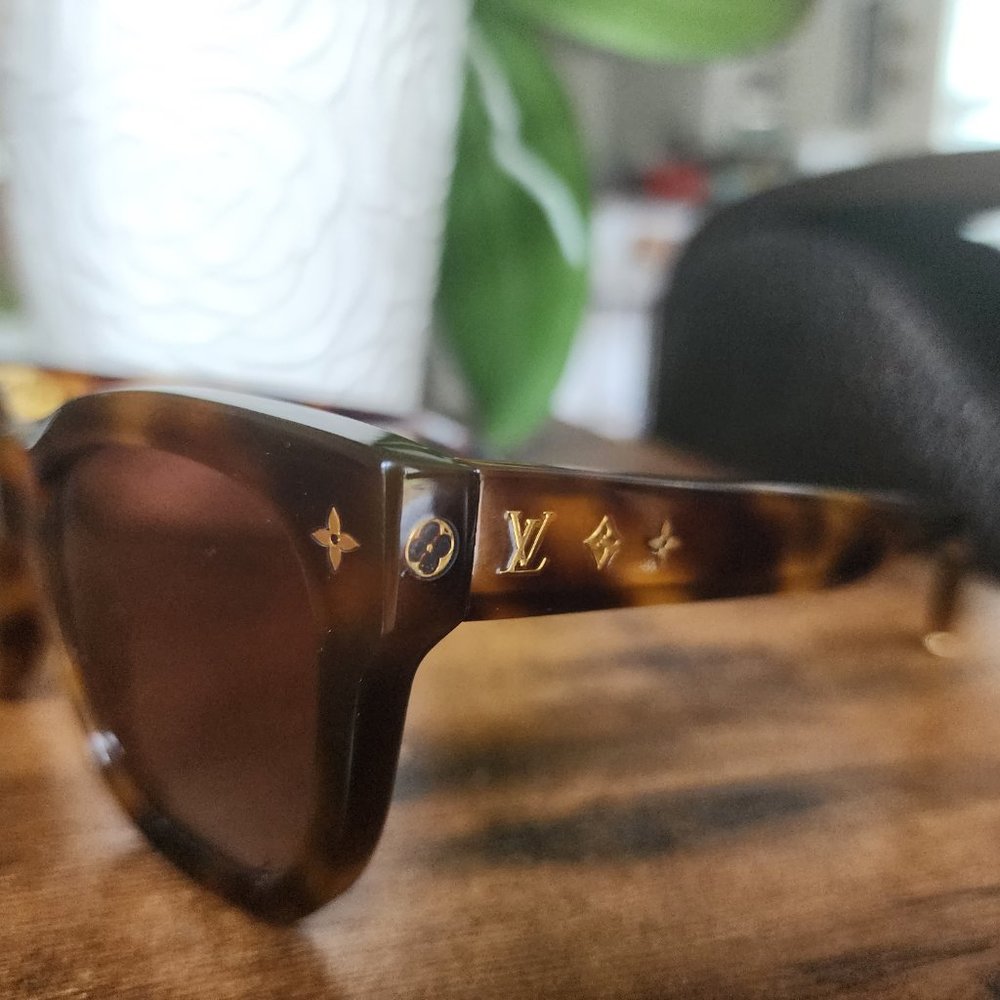 Louis Vuitton sun glasses - Picture 2 of 5